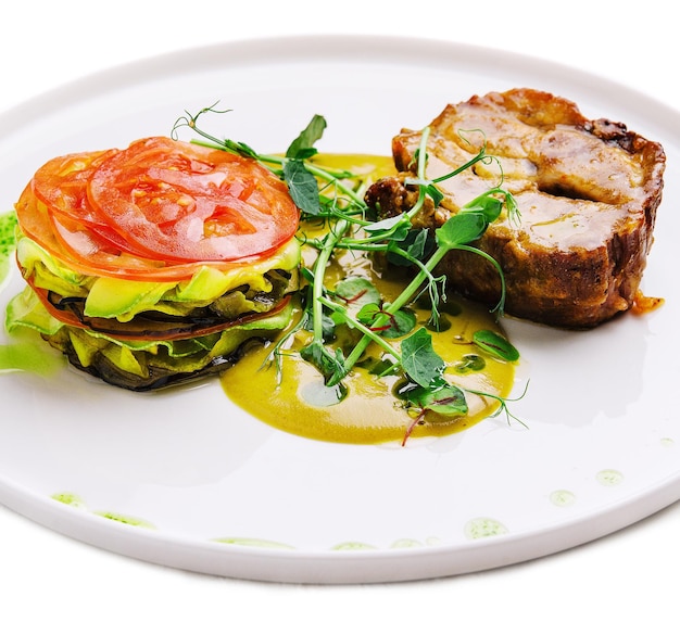 Taliz z apetycznym daniem